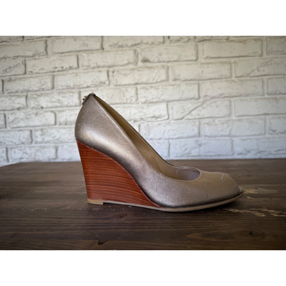 Stuart Weitzman Metallic Gold Leather Peep Toe Wedge‎ Heels Women's Size 9M - Picture 10 of 12